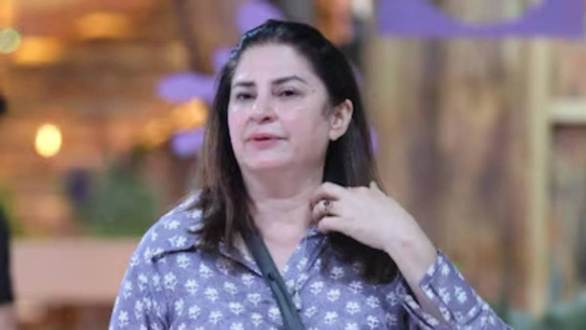 Farrhana Bhatt Gets into An Ugly Fight with Kunickaa Sadanand