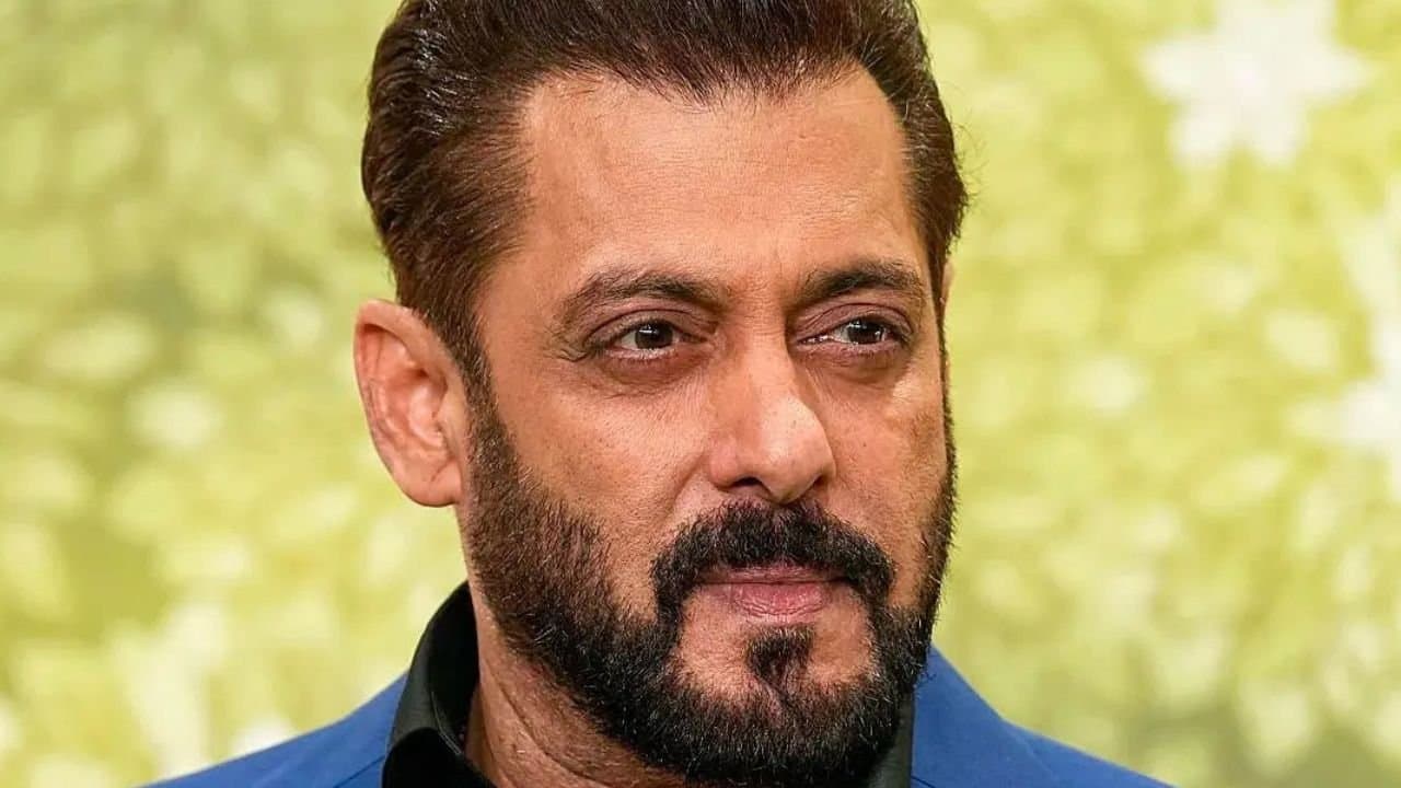 Salman khan schools amaal mallik on bigg boss 19