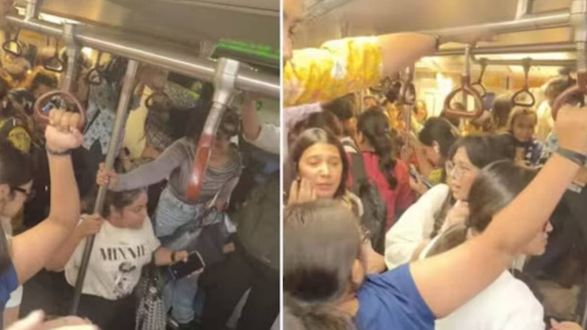 Chaos in delhi metro fearing of snake