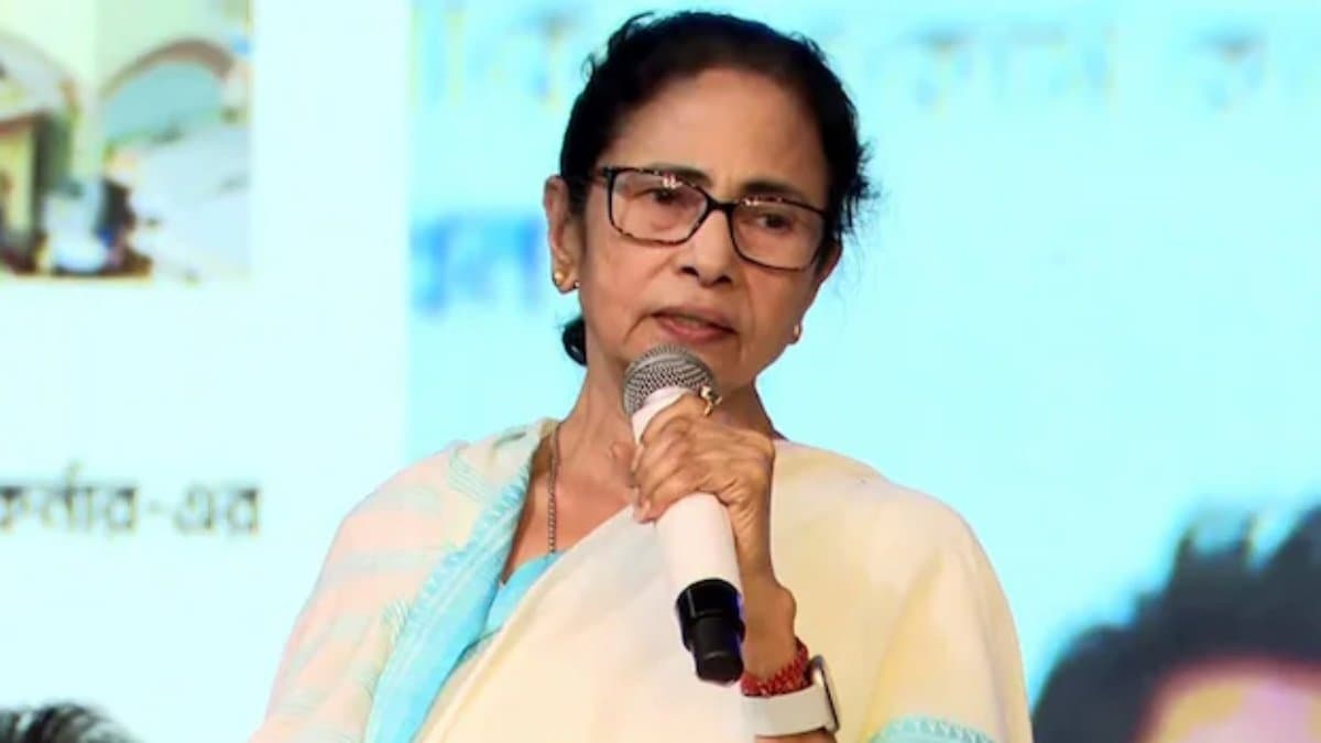 Chief Minister Mamata Banerjee announced financial aid to non teaching staffs who lost their job after the Supreme Court verdict on SSC case