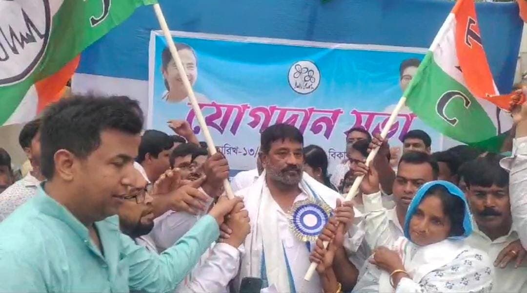 Congress president of raninagar 2 panchayat joined tmc as congress lots power in murshidabad