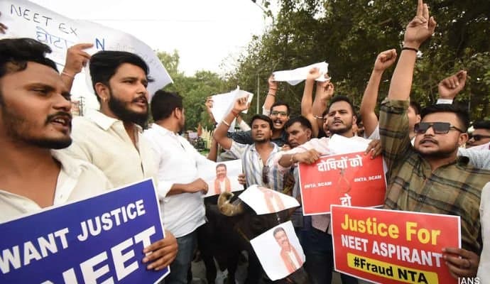 NEET: নিট-এ 'প্রশ্নফাঁস' স্বীকার করল সুপ্রিম কোর্ট, যাবতীয় তথ্য চাইল ৪৮ ঘন্টার মধ্যে 
