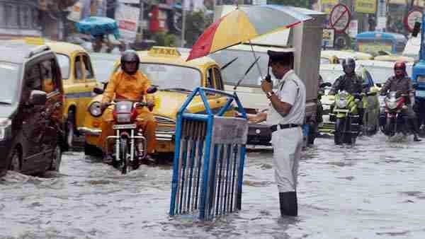 IMD Weather Forecast Heavy Rainfall Thunderstorm Warning in Seven Districts in West Bengal