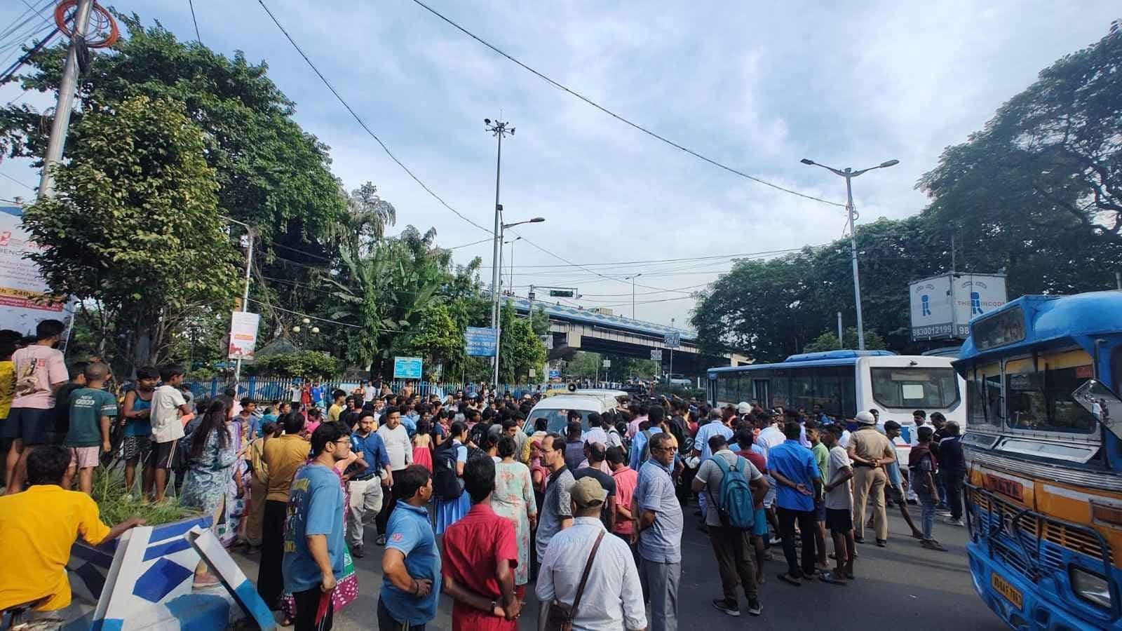 Kolkata Child dies in accident in Ultodanga gnr 