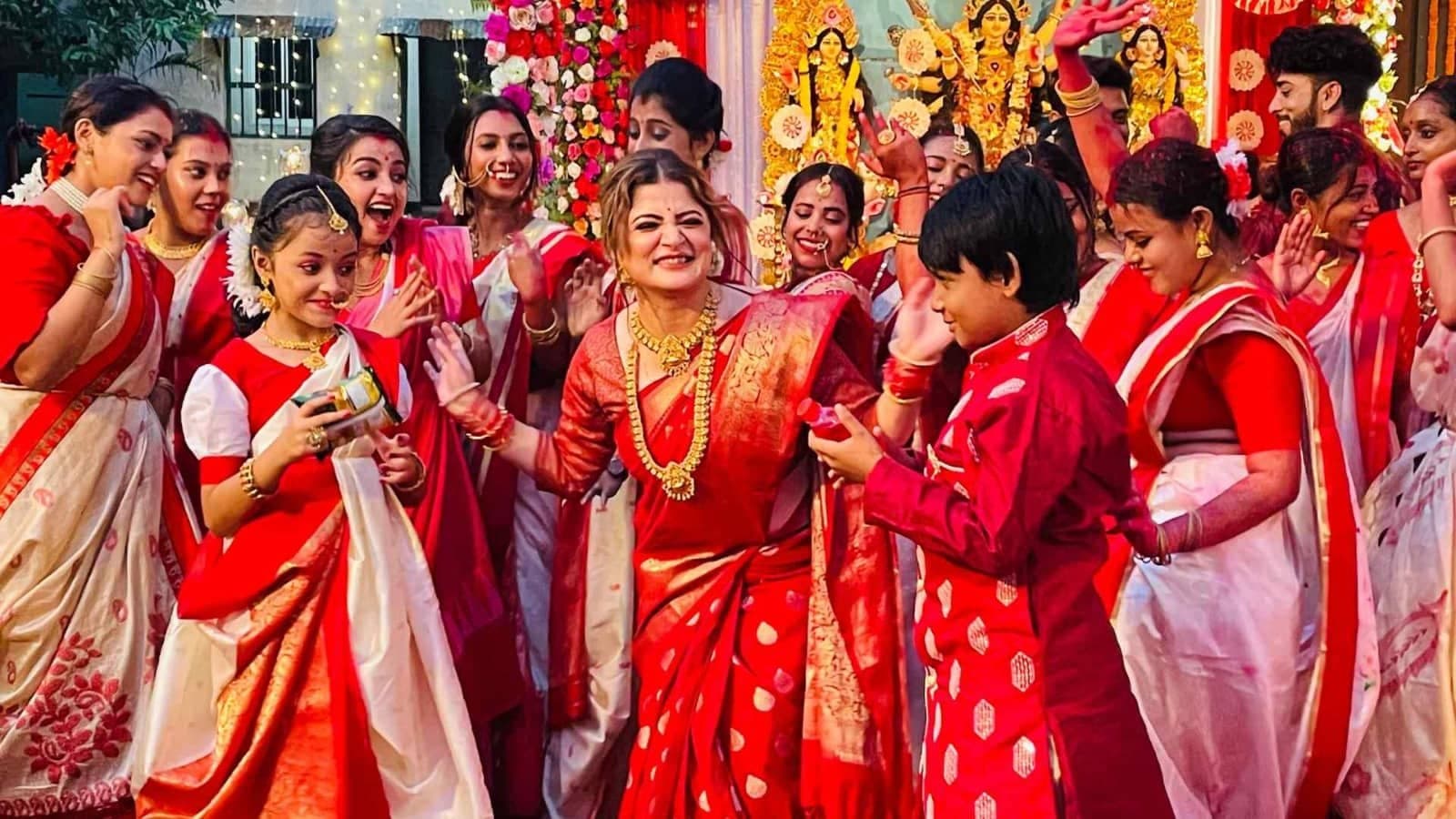 দুর্গাপুজোয় নতুন চমক শ্রাবন্তীর! বড়পর্দা, ওটিটি ছেড়ে  নয়া অবতারে কোথায় হাজির হচ্ছেন অভিনেত্রী? 