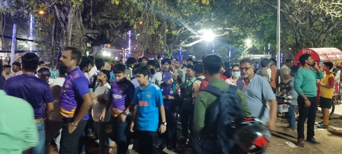 KKR: 'ইডেন বেল' বাজালেন স্টার্ক, শাহরুখের টানেও ভরল না গ্যালারি
