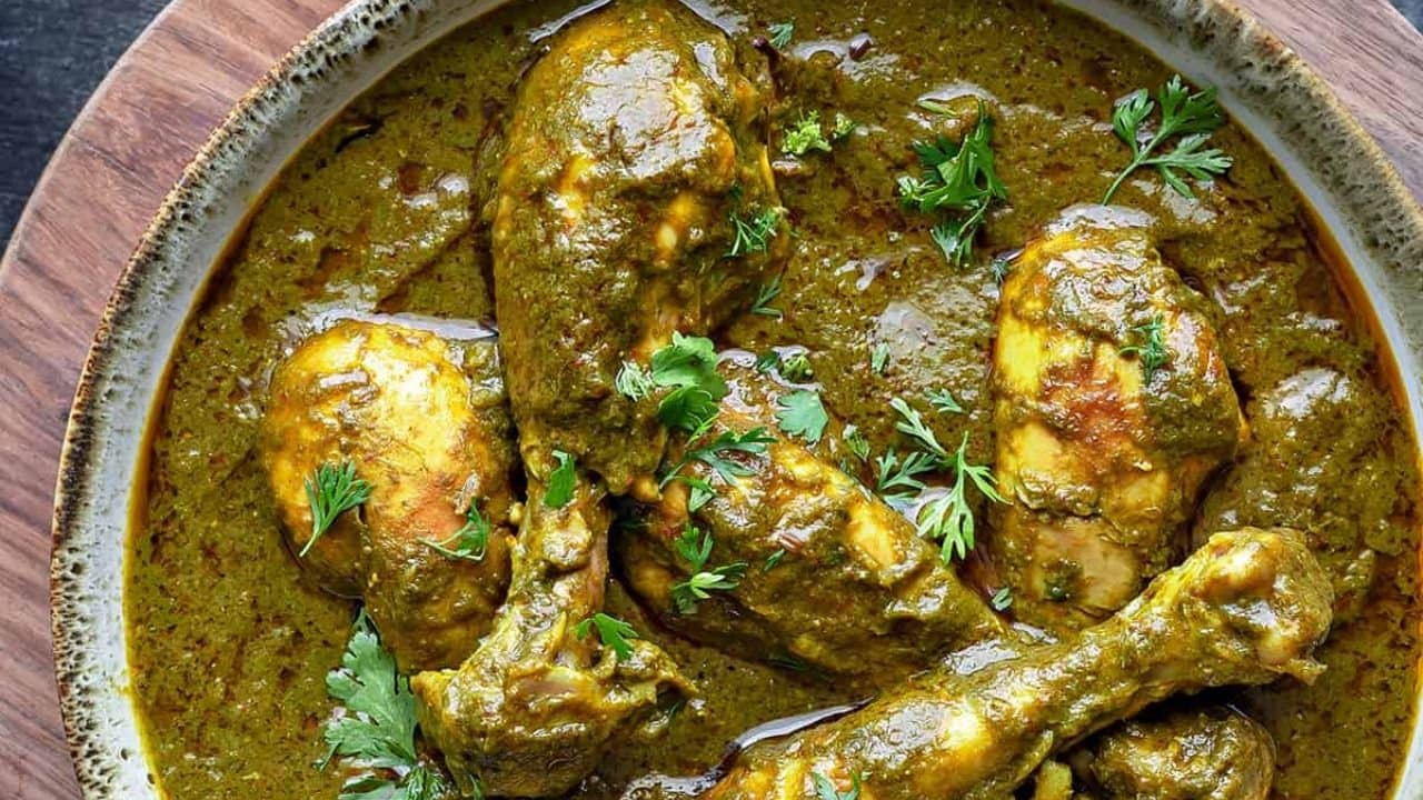 How to Cook Palak Chicken in Easy Steps