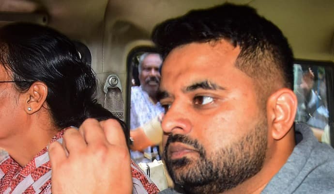 SIT brings Prajwal Revanna to his house for inspection 