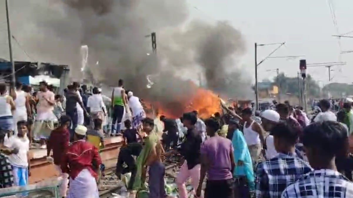 Fire at the railway station platform thwarts train movement