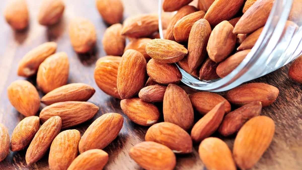 This much nutrients you can get from 100 grams of almond