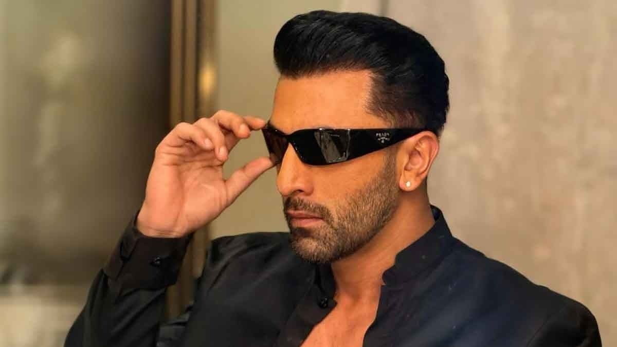 'অ্যানিম্যাল পার্ক' থেকে সরছেন রণবীর? তারকার নয়া লুকের নেপথ্যে 'ধুম ৪'-এর প্রস্তুতি? 