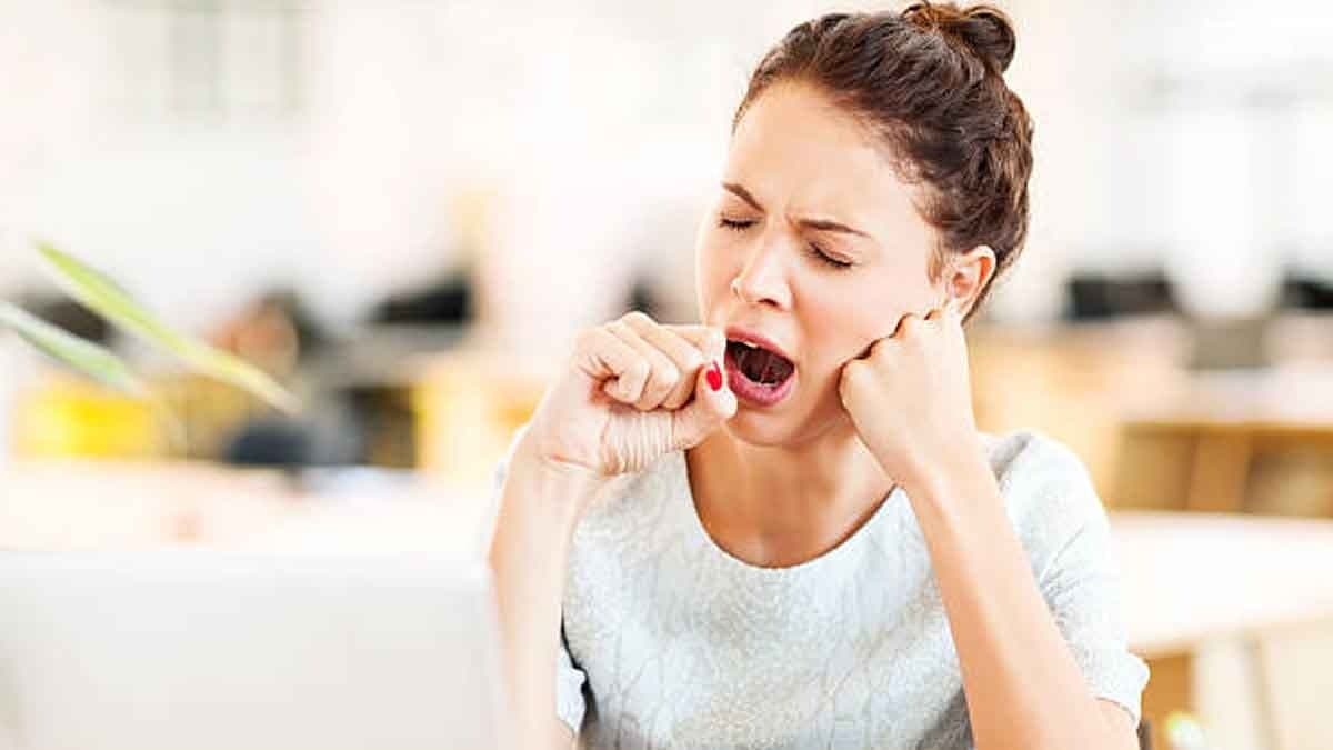 Repeatedly yawning may be a cause of many serious health issues like heart attack, insomnia and many other diseases lif