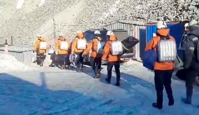 Thirteen trapped in Russia's Pioneer gold mine