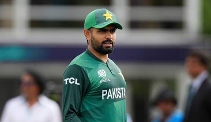 Babar Azam: ইস্তফা দিচ্ছেন না, নেতৃত্বের প্রসঙ্গ পিসিবির কোর্টে ঠেলে দিলেন বাবর
