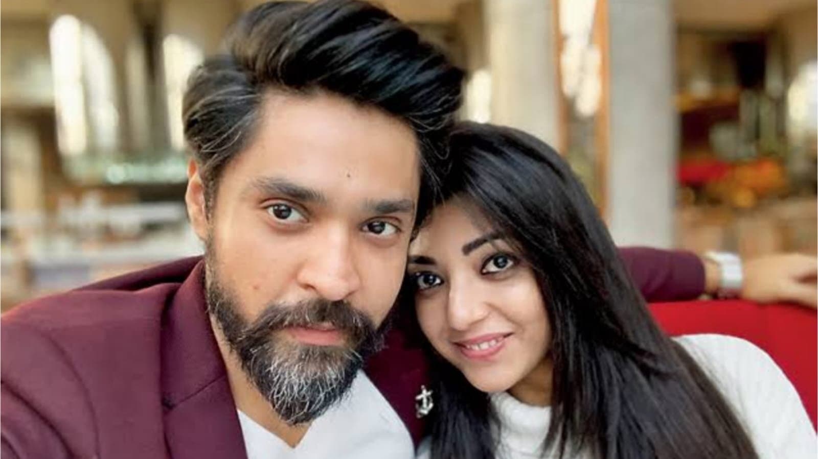 Devlina Kumar and Gourab Chatterjee performing the song of Uttam Kumar 