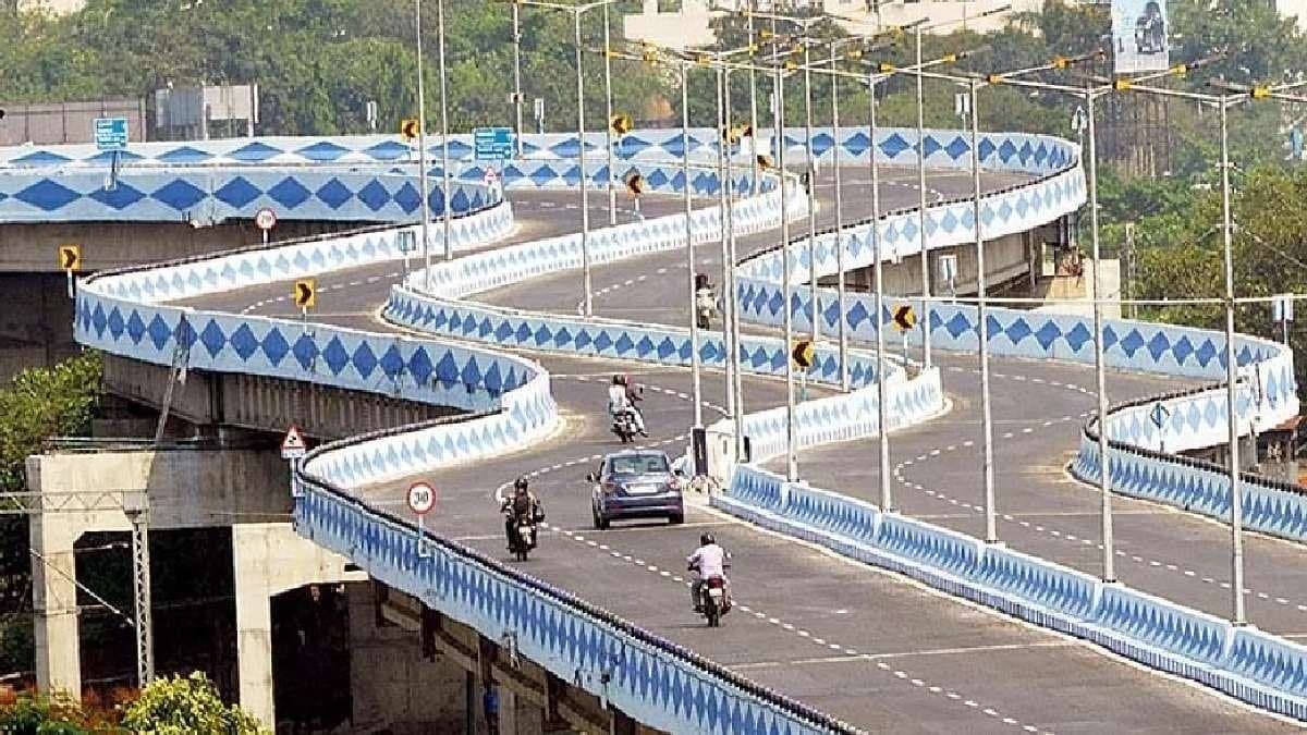 road accident, police injured in kolkata gnr 