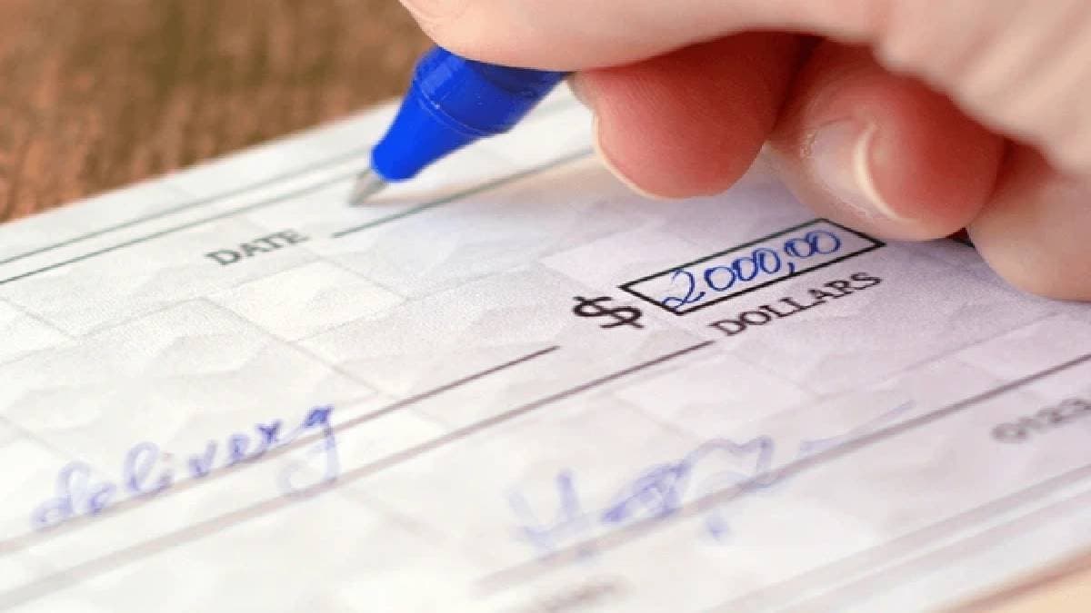 Dont do these common mistakes in cheque