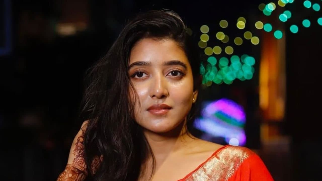 Aratrika Maity Celebrates her birthday away from home with Jowar Bhata team