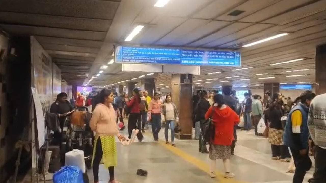 metro service Again disrupted in blue line on monday 