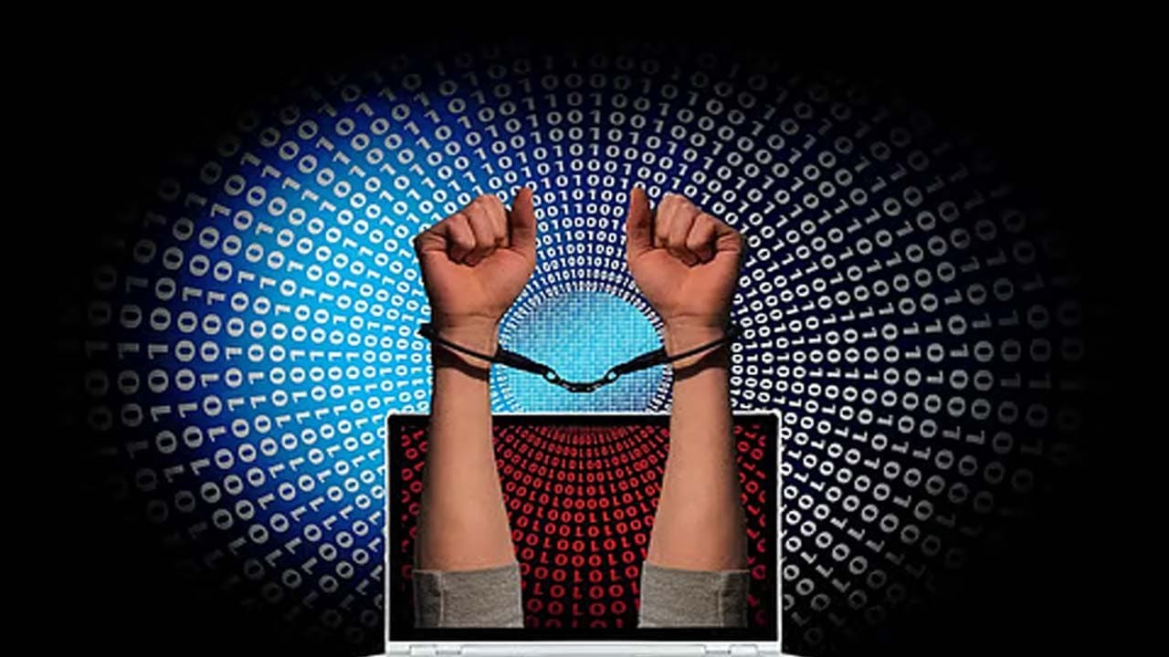 Bengaluru lady techie sells her flat two plots to pay fake cops Rs two Crore