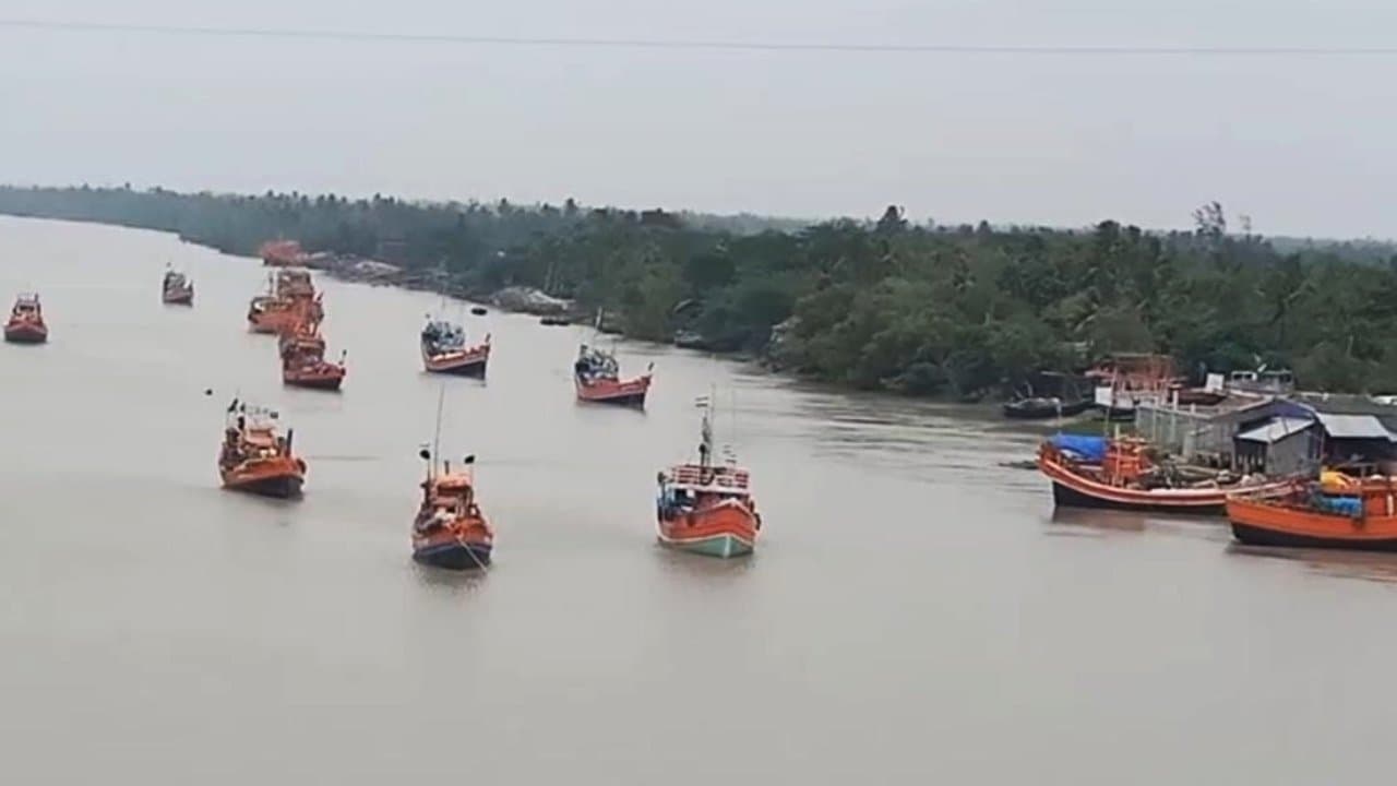 Collides with Bangladesh navy ship eleven rescued five missing of fishing boat from south 24 pargana 