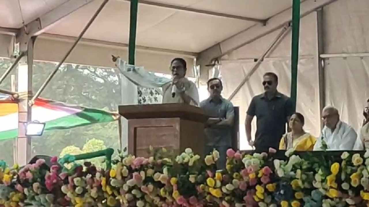 Mamata Banerjee criticised central government alleging their deprivation