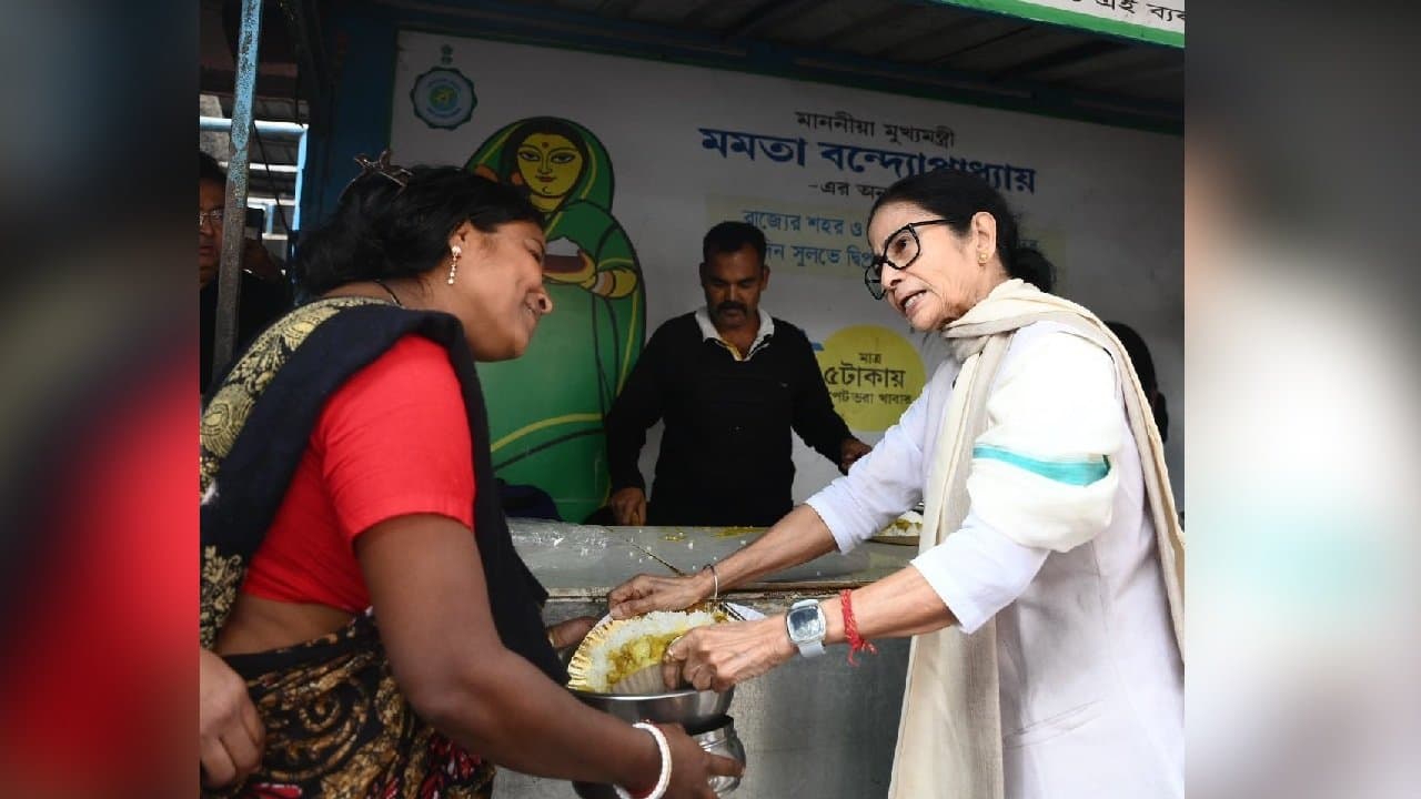 Bengal CM Mamata Banerjee reach Maa Canteen near SSKM Hospital