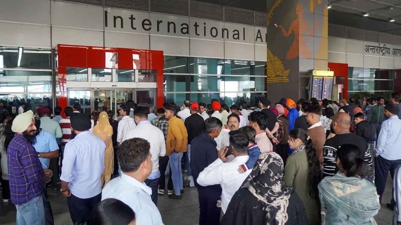 IndiGo cancellation chaos update DGCA partly withdraws new pilot rest norms