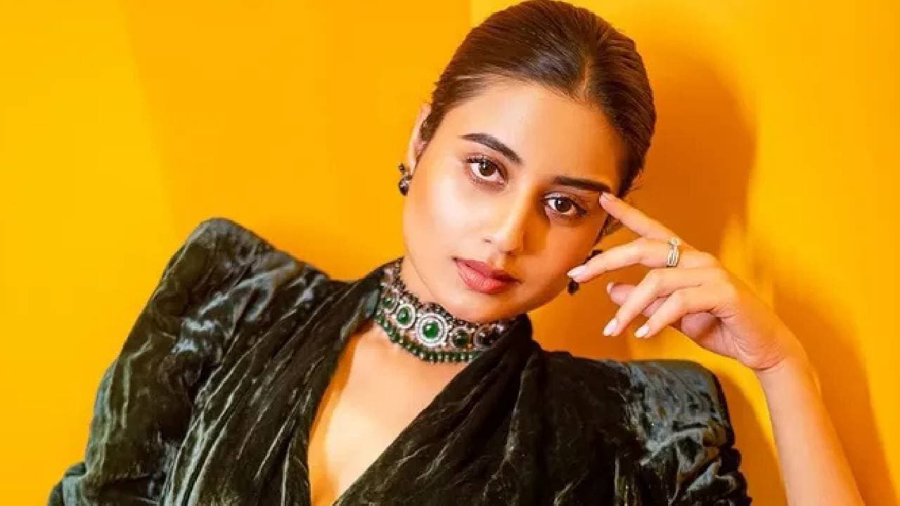 Swastika Dutta faces leg injury due to promotion of Bhanupriya Bhooter Hotel 