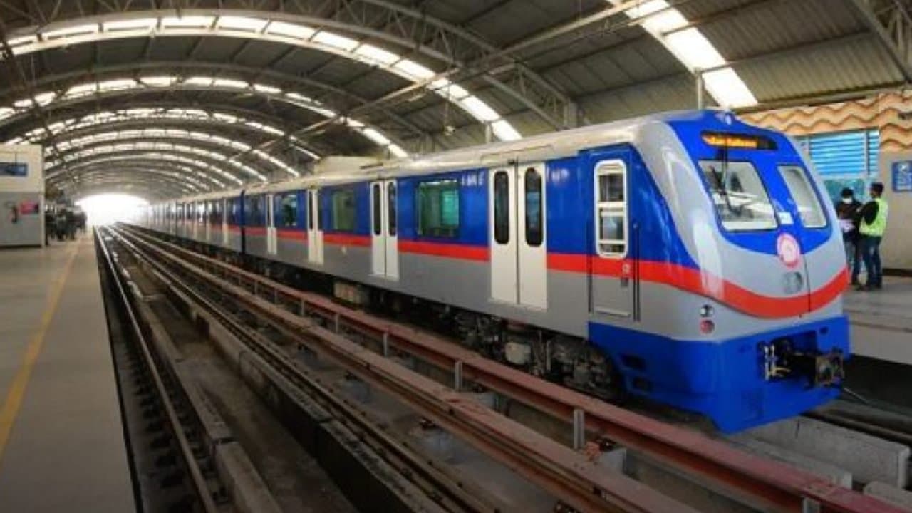 Kolkata Metro Update Land congestion is a major problem in Kolkata Metro projects says Railway Minister