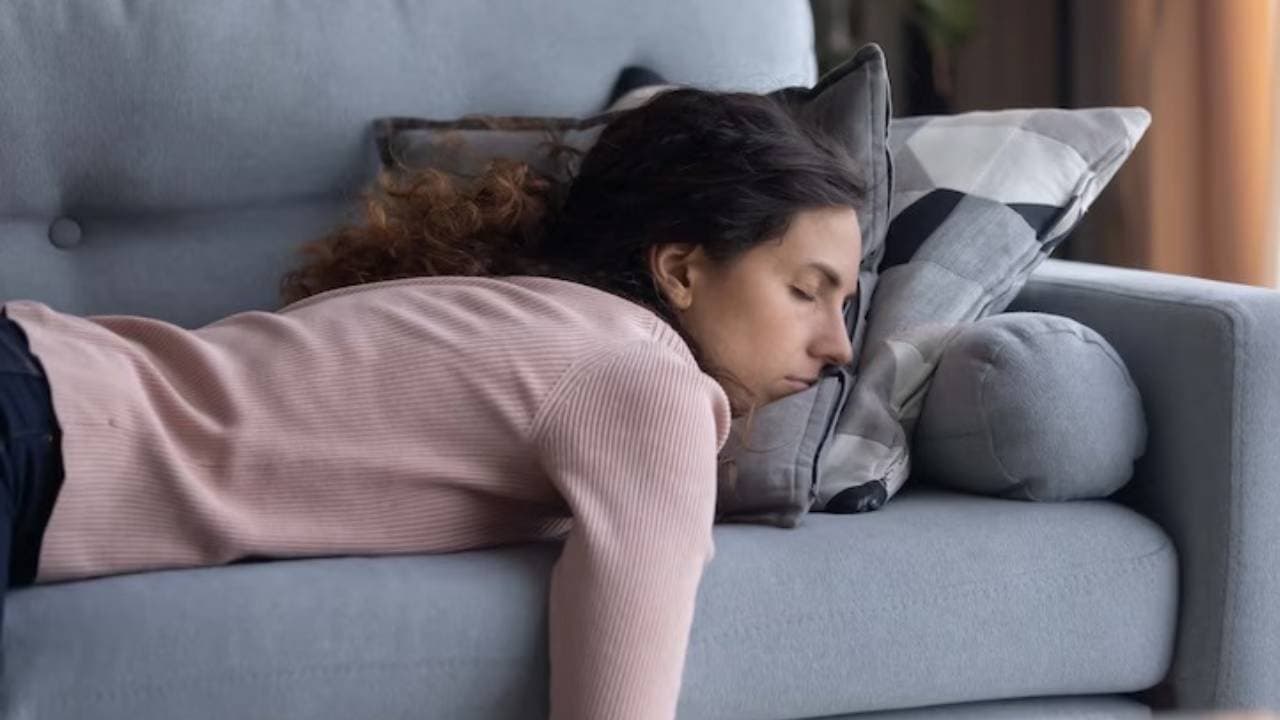 These could be the reasons behind why you feel sleepy on the couch but wide awake in bed
