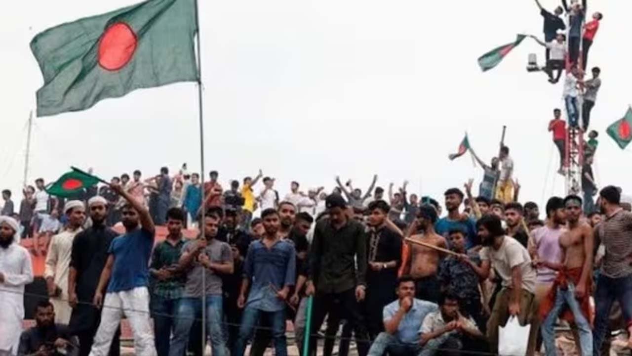 Inqilab Mancha seeks cancellation of work permits for Indians in Bangladesh