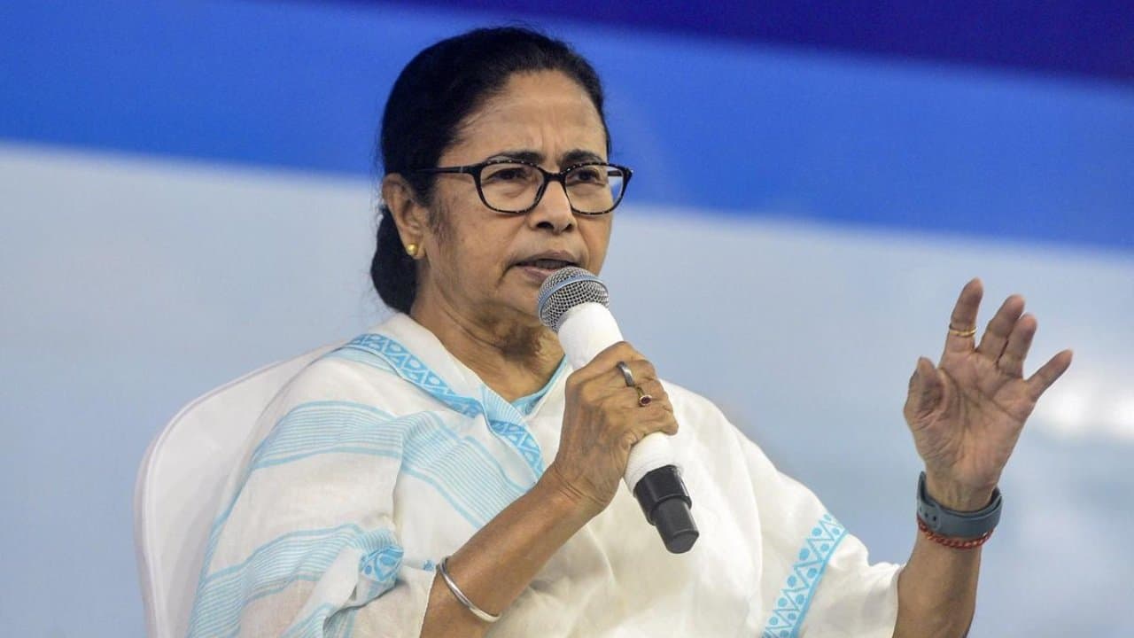 Mamata Banerjee provide job to the family of a expired journalist