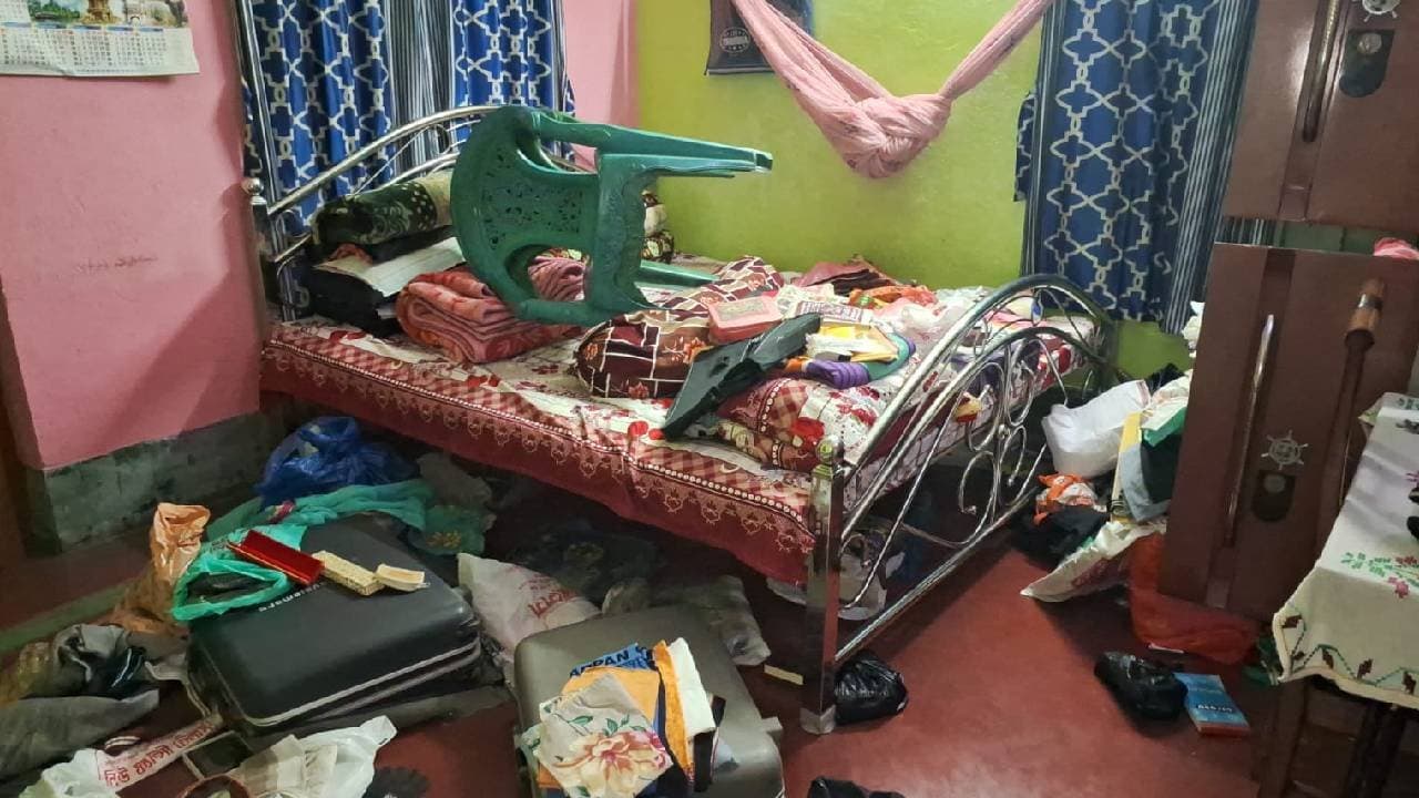 A house was looted in Chanditala Dankuni