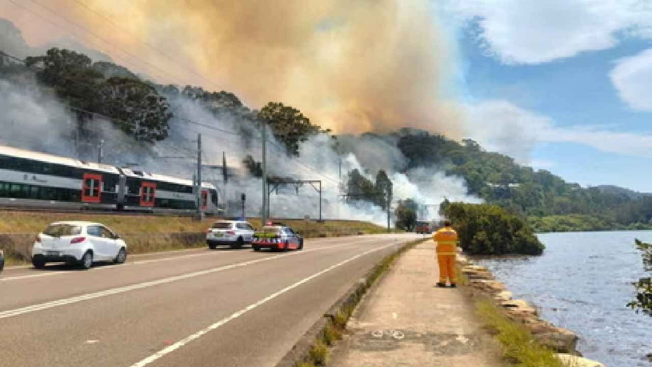 Australia Bushfire: Dozen homes were damaged and create problem
