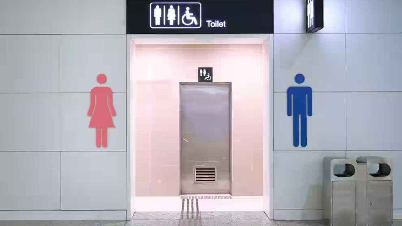 Dirty Public toilets makes invisible germ and create big problems