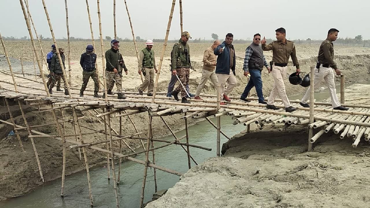 Jangipur police have increased surveillance in the border areas of Jangipur in Murshidabad