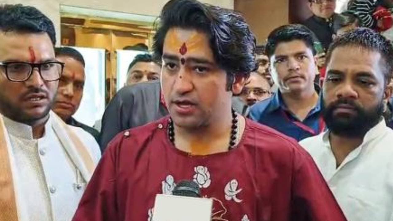 Questions Swirl Around Propriety of Preacher Dhirendra Shastri Using Government Aircraft