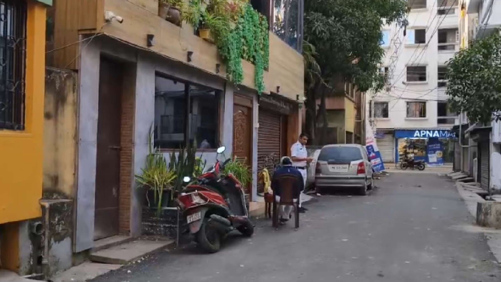 Tight Security Outside Satadru Dutta s Residence on Sunday amid Messi Event Chaos in Kolkata