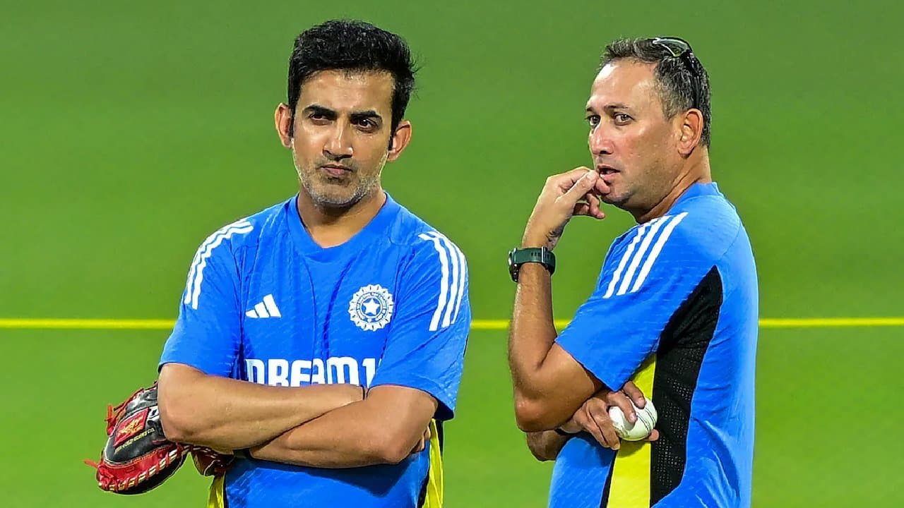 Harbhajan singh said non achievers are deciding on Virat and Rohit future