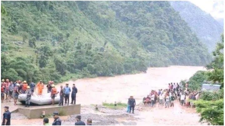 Nepal: ‌ধসের জেরে রাস্তা থেকে ছিটকে বাস পড়ল নদীতে, নিখোঁজ অন্তত ৬০