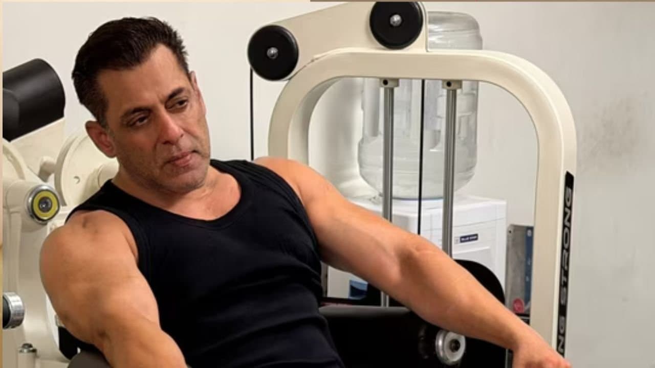 Salman Khan would like everyone to note that he turns 60 in 6 days but still looks great