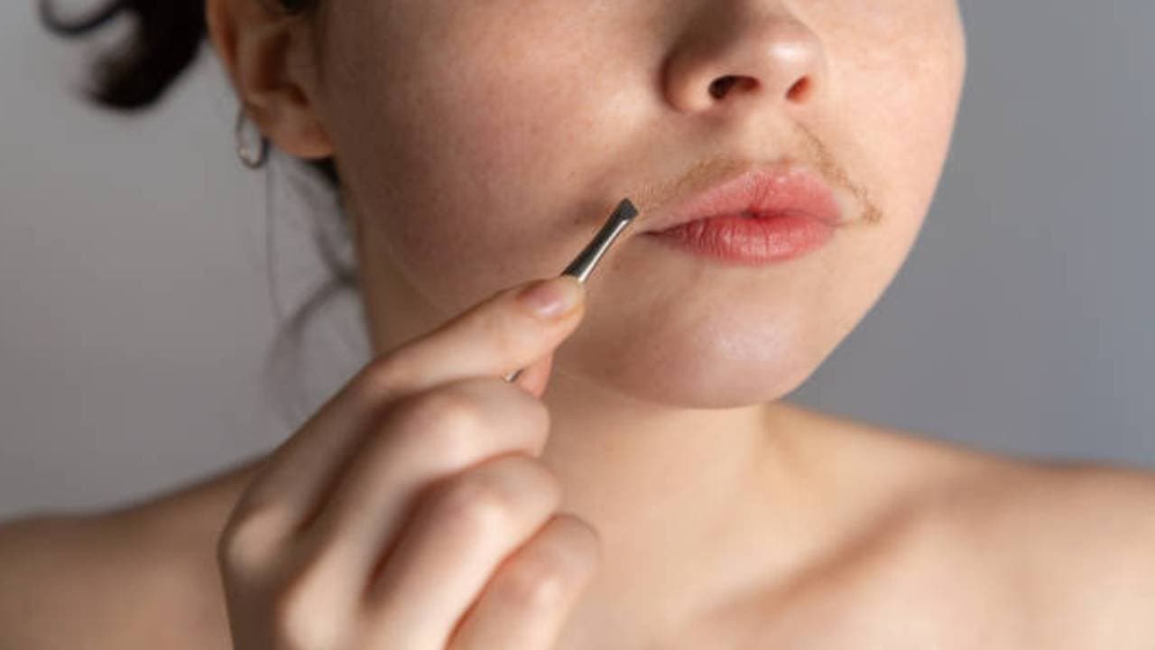 Razor brand ad asks girls to join no shave november