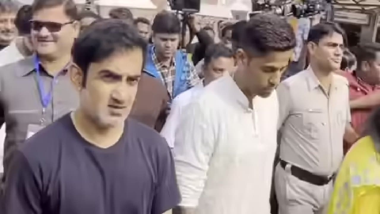 Team India players and coach Gautam Gambhir seek blessings at shri Jaganntah Temple