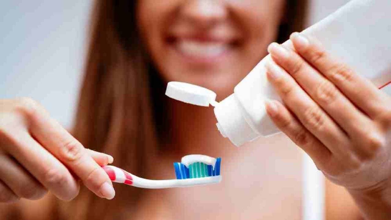 Which time is best to brush before or after breakfast for your oral health