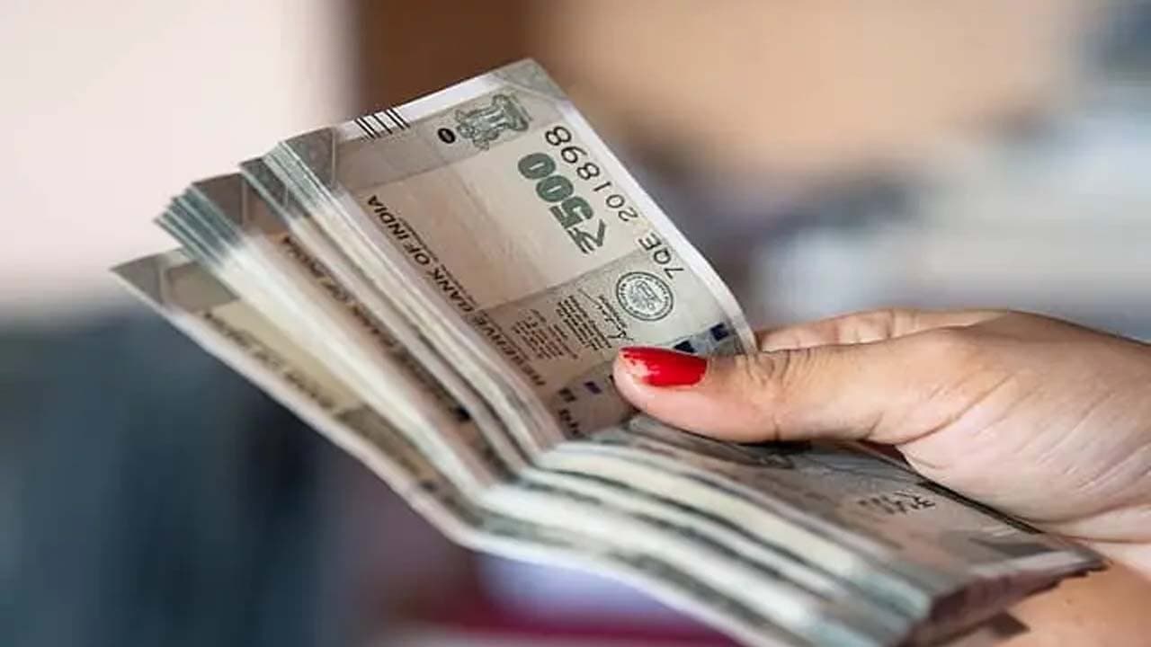 This post office scheme offers a return of Rs 724974 in how many years