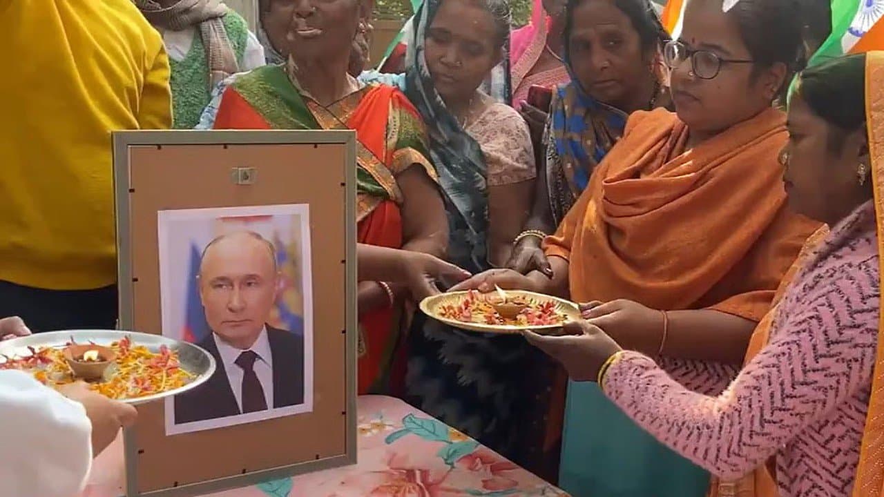 People of Varanasi performed aarti before the arrival of Vladimir Putin watch video