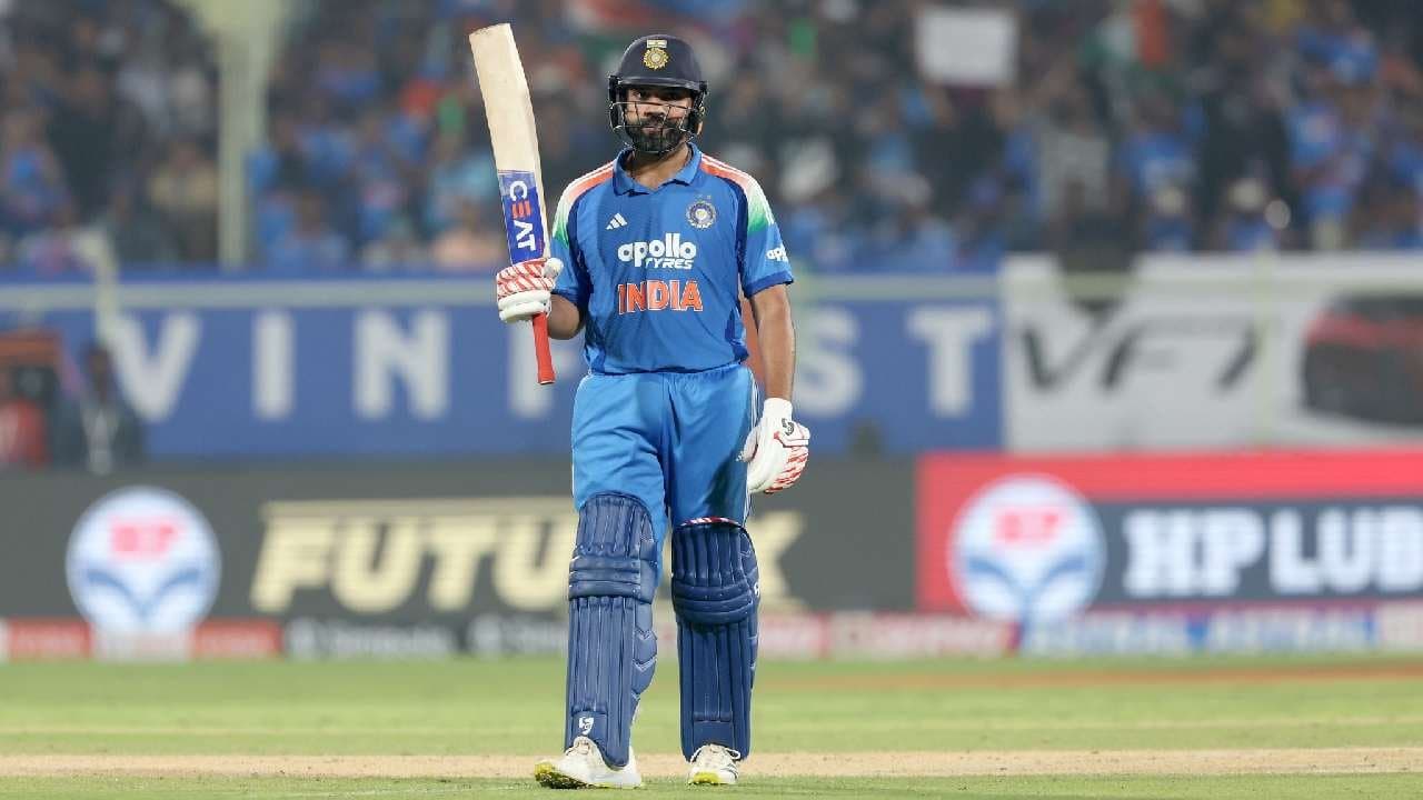 Rohit avoids cake as Virat enjoys it in Vizag ODI celebration