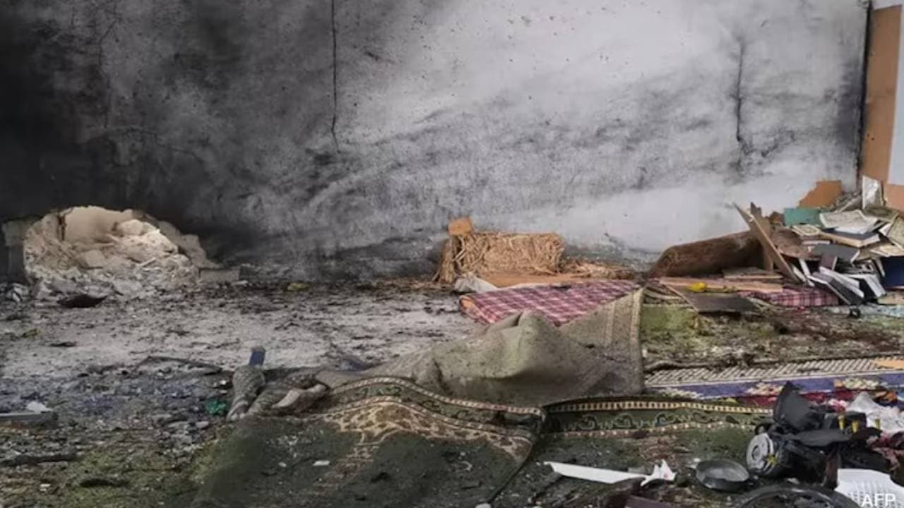 Massive explosion at Syrian mosque