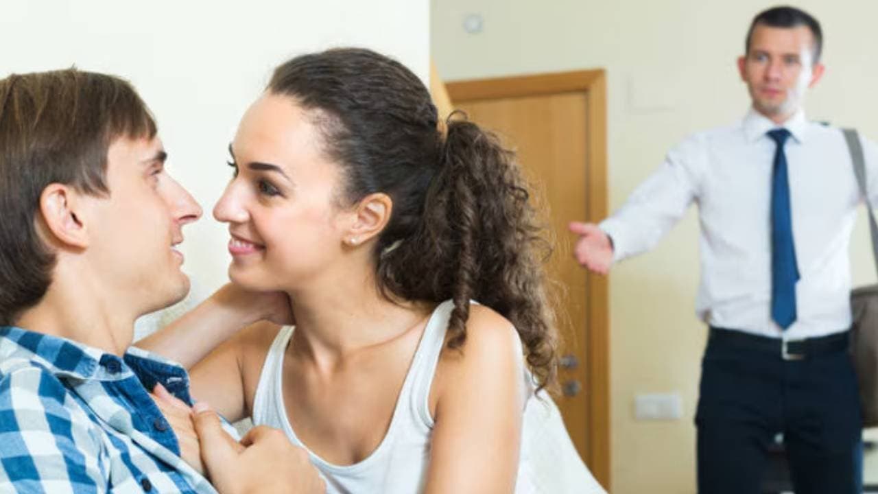 Husband caught wife red handed with another man in hotel room